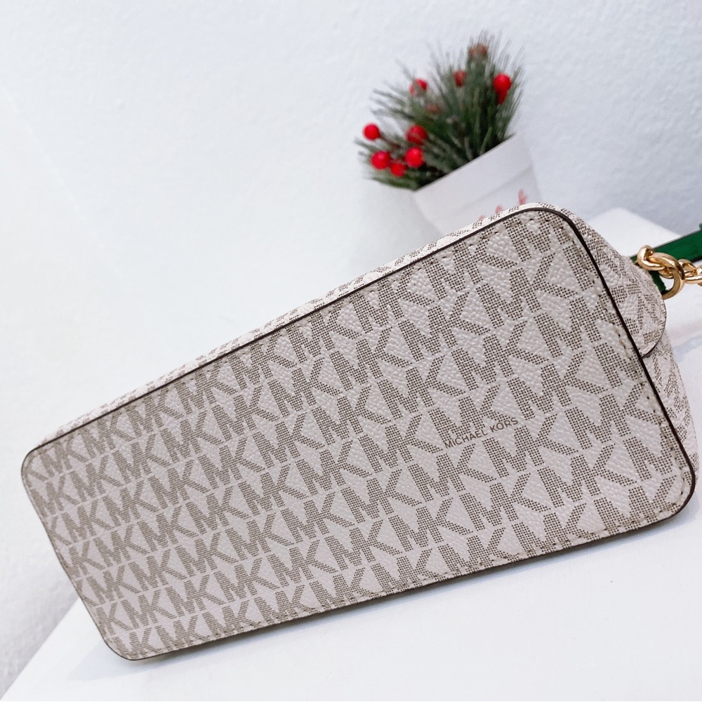 Michael Kors Jet Set Travel MD Dome Crossbody - Picture 5 of 9